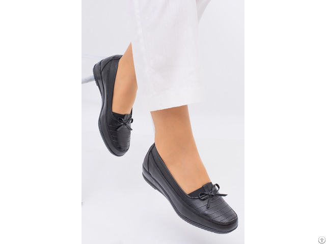 Women Casual Leather Shoes Black Color