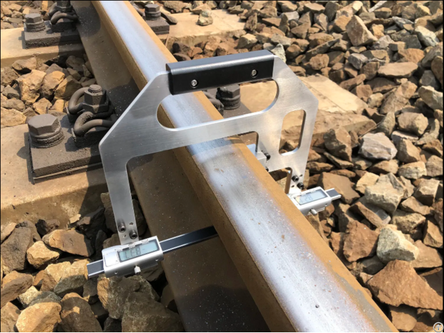 Rail Web Width Measuring Device