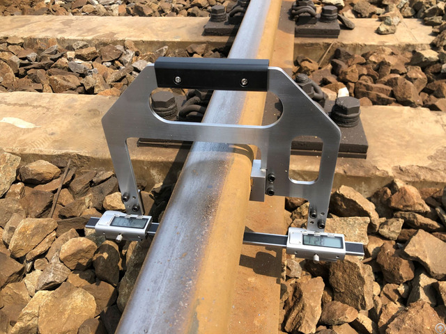 Lj Gk A Digital Rail Wed Wear Offset Measuring Gauge