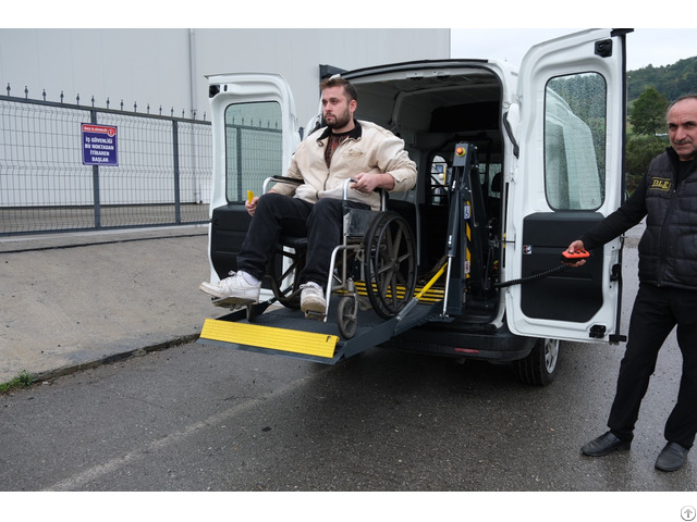 Double Arm Wheelchair Lift 7005