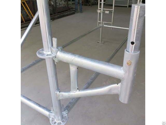 Multidirectional Scaffolding Side Bracket