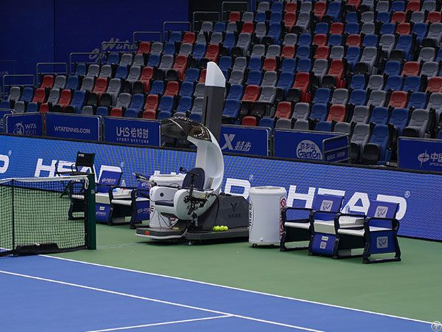 Uhs 2023 Electric Adjustable Umpire Chair