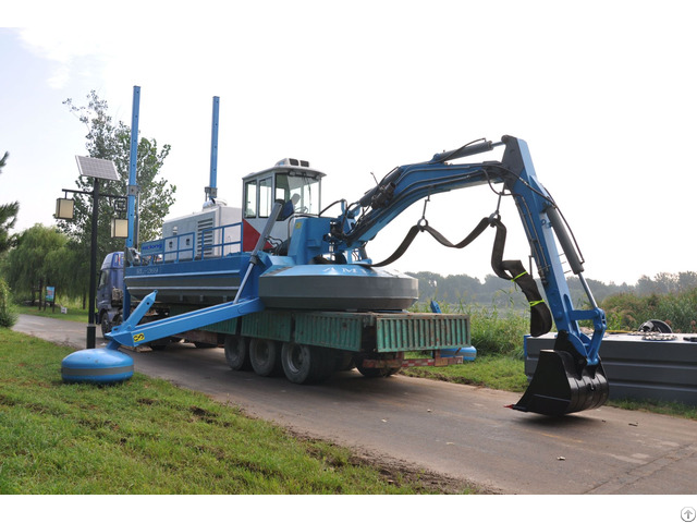 Amphibious Aquatic Weed Harvester Lake Cleaning Boat For Canal River And Wetland Projects