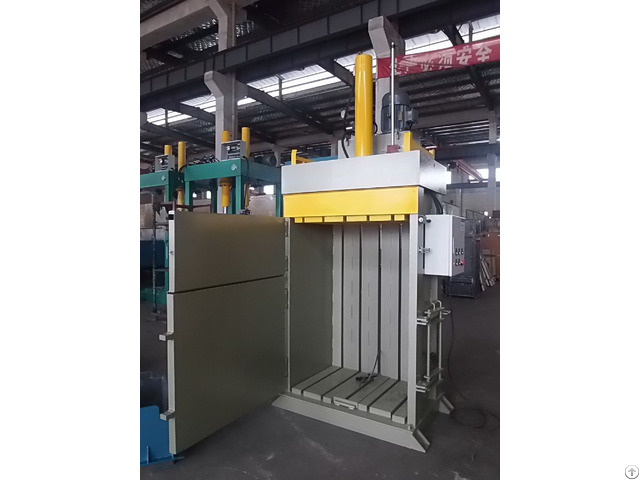 Royal 30t Baler