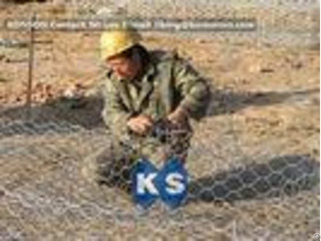 Custom Gabion Stone Cages Hexagonal Wire 80 X 100mm For Protection Engineering