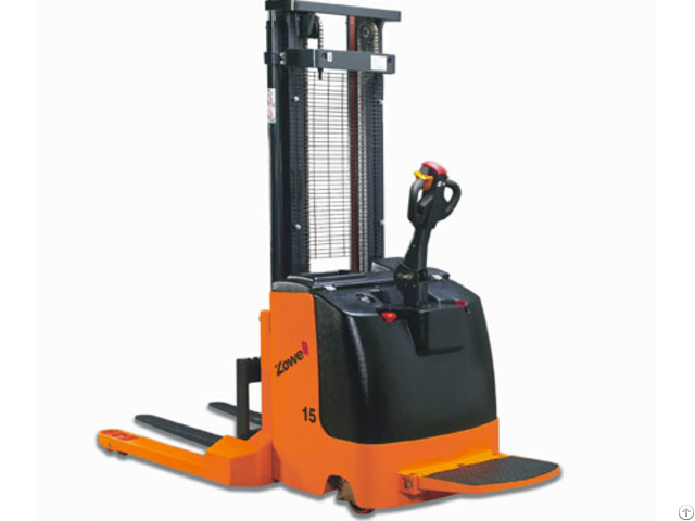 Xek Electric Straddle Stacker