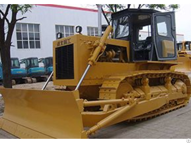 Bulldozer T140 1